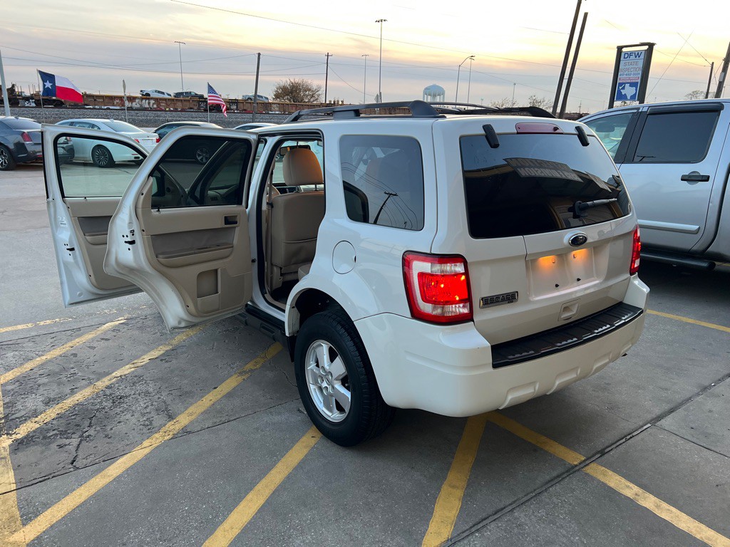 2011 Ford Escape Image 9