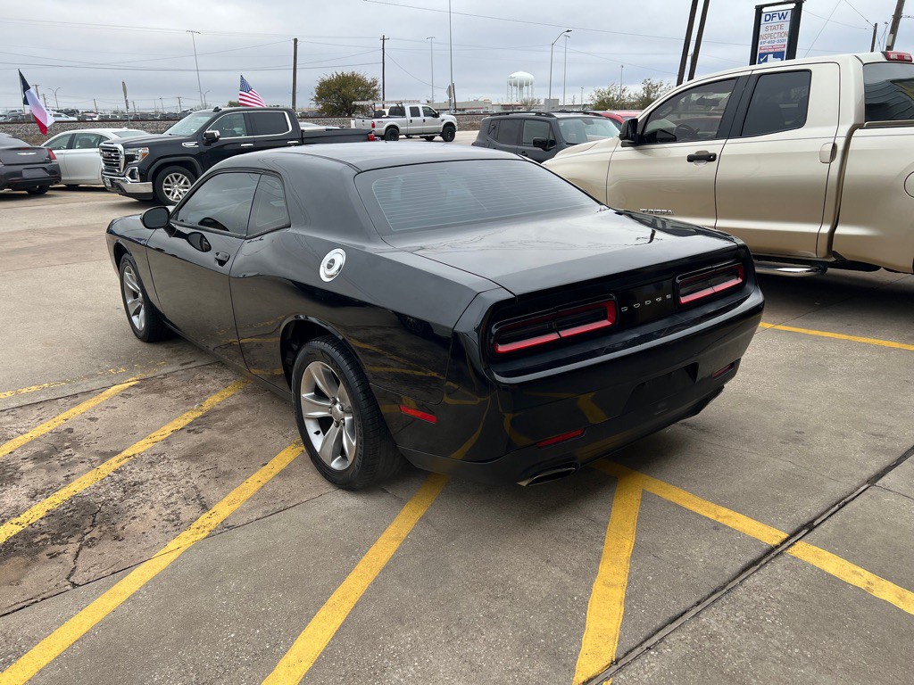 2016 Dodge Challenger Image 4