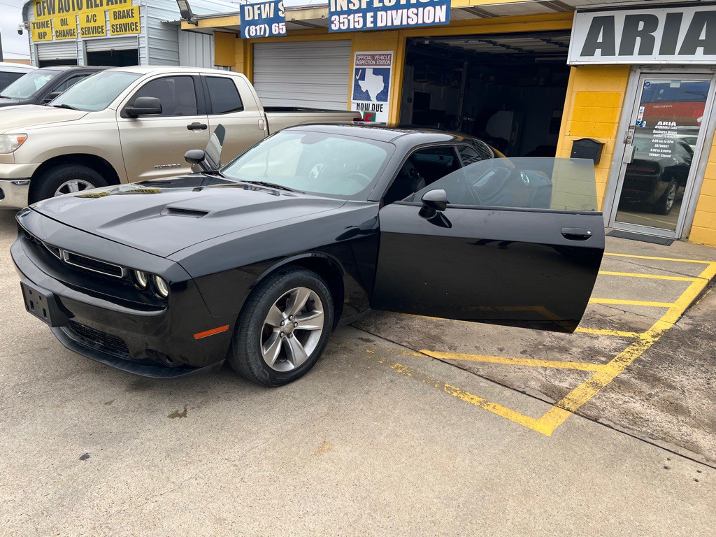 2016 Dodge Challenger Image 8