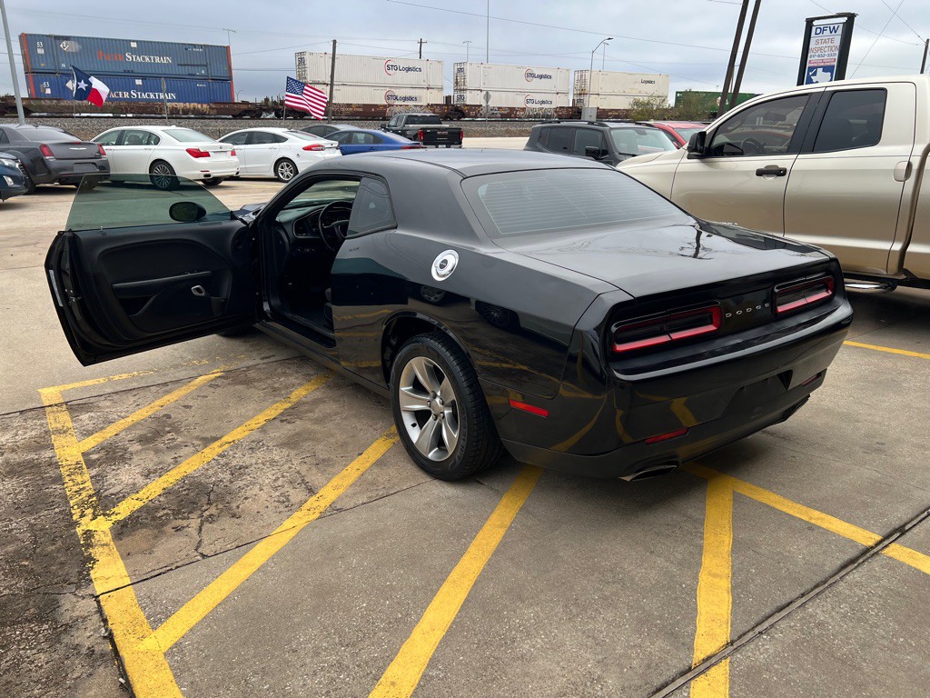 2016 Dodge Challenger Image 9