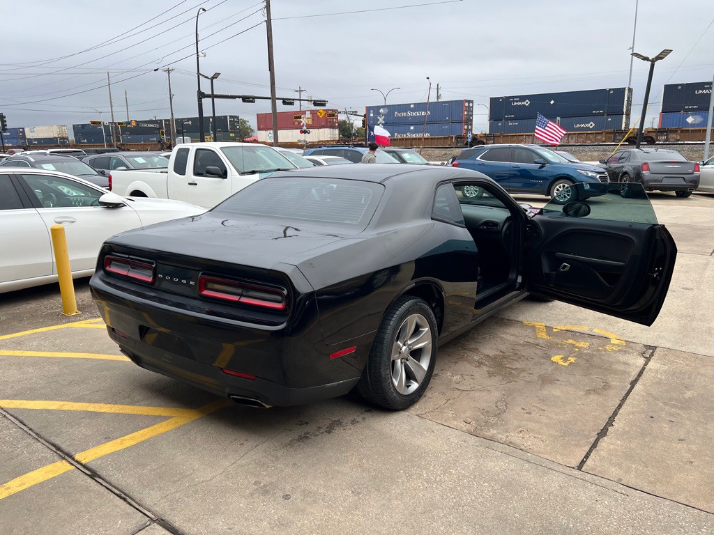 2016 Dodge Challenger Image 10
