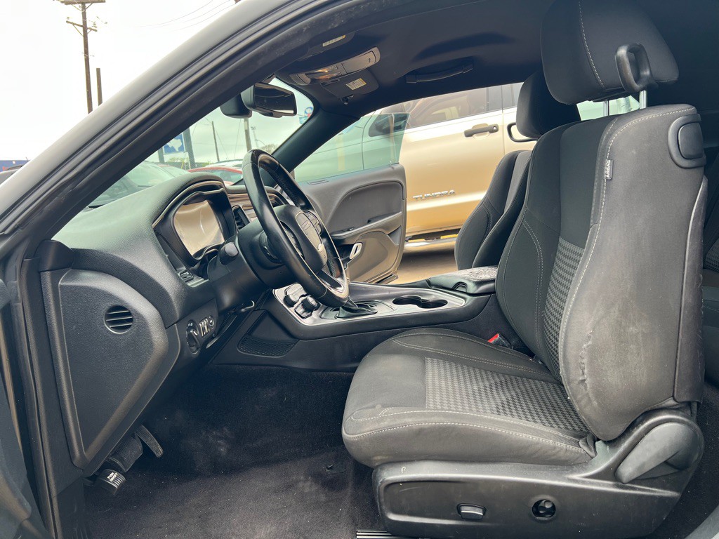 2016 Dodge Challenger Image 11