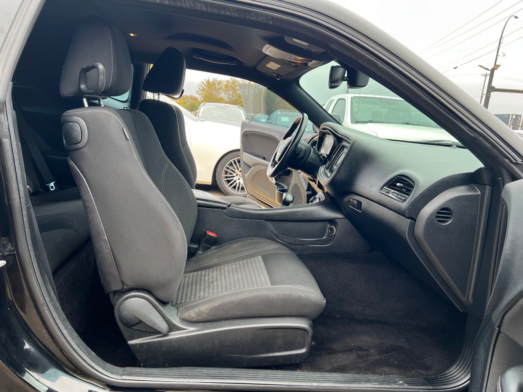 2016 Dodge Challenger Image 12