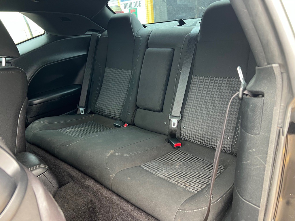 2016 Dodge Challenger Image 16