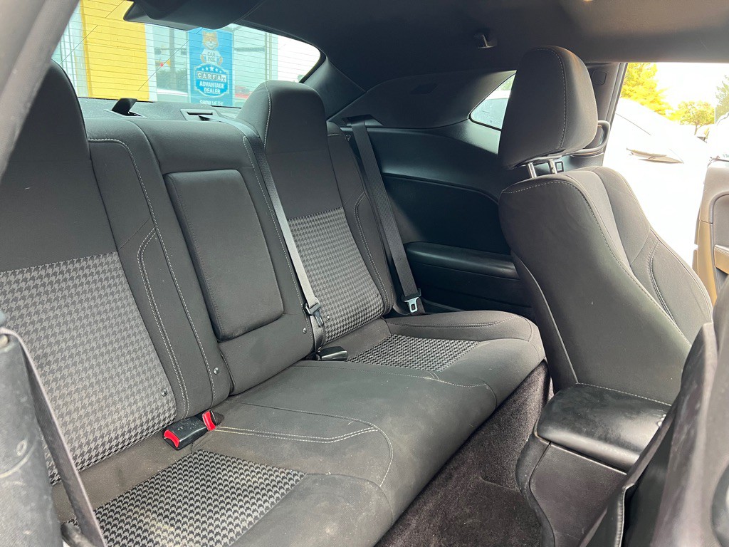 2016 Dodge Challenger Image 17