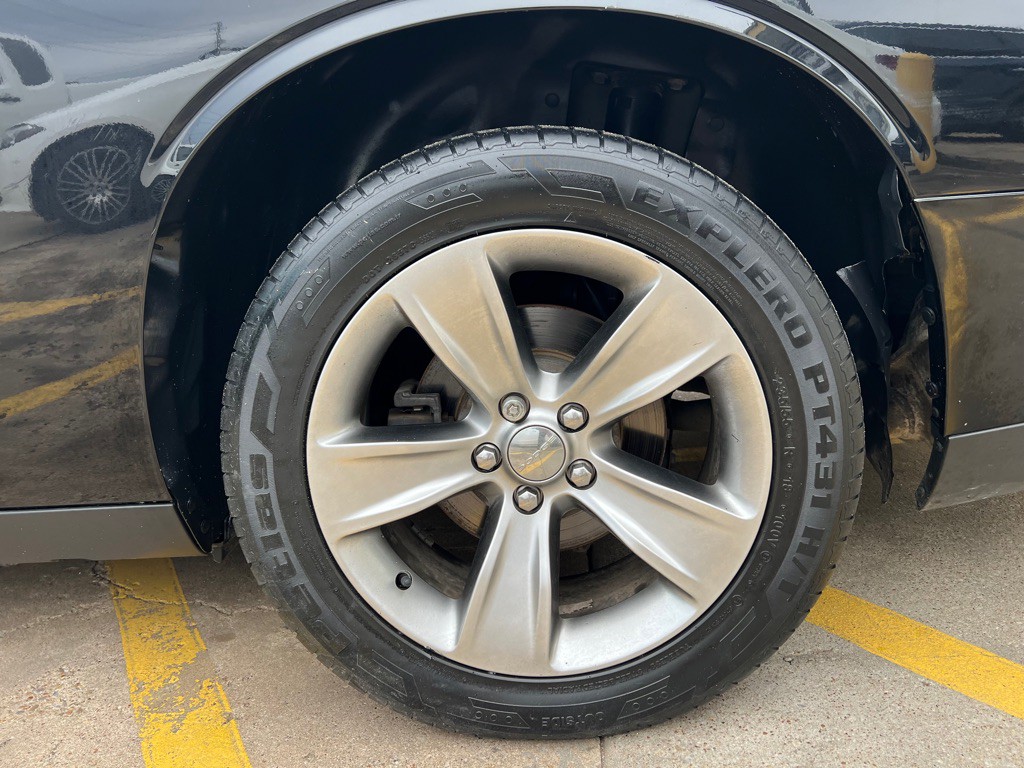 2016 Dodge Challenger Image 19