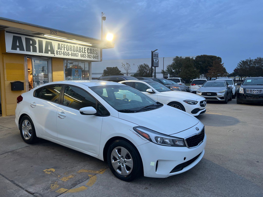 2017 Kia Forte Image 1