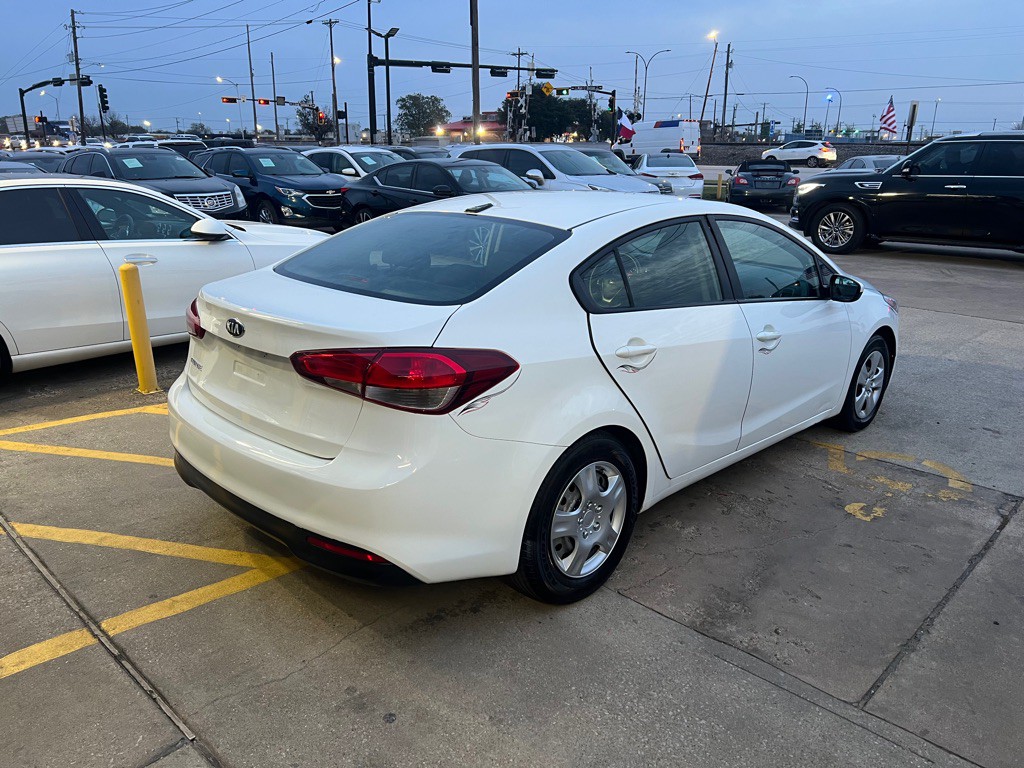 2017 Kia Forte Image 5