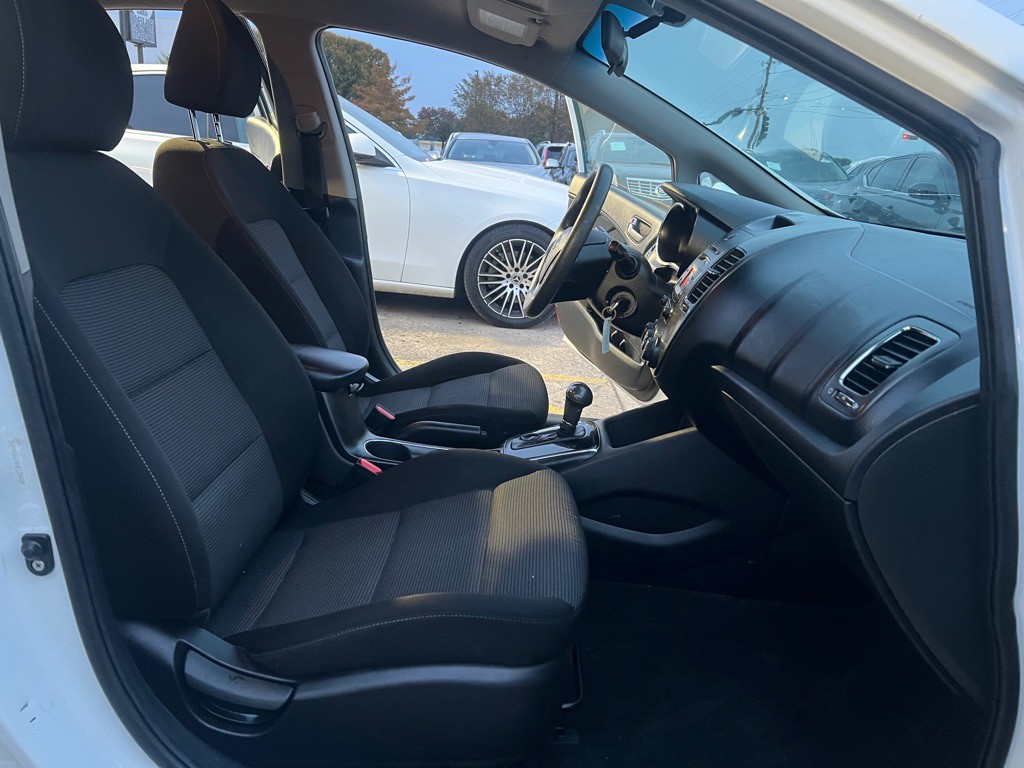 2017 Kia Forte Image 12