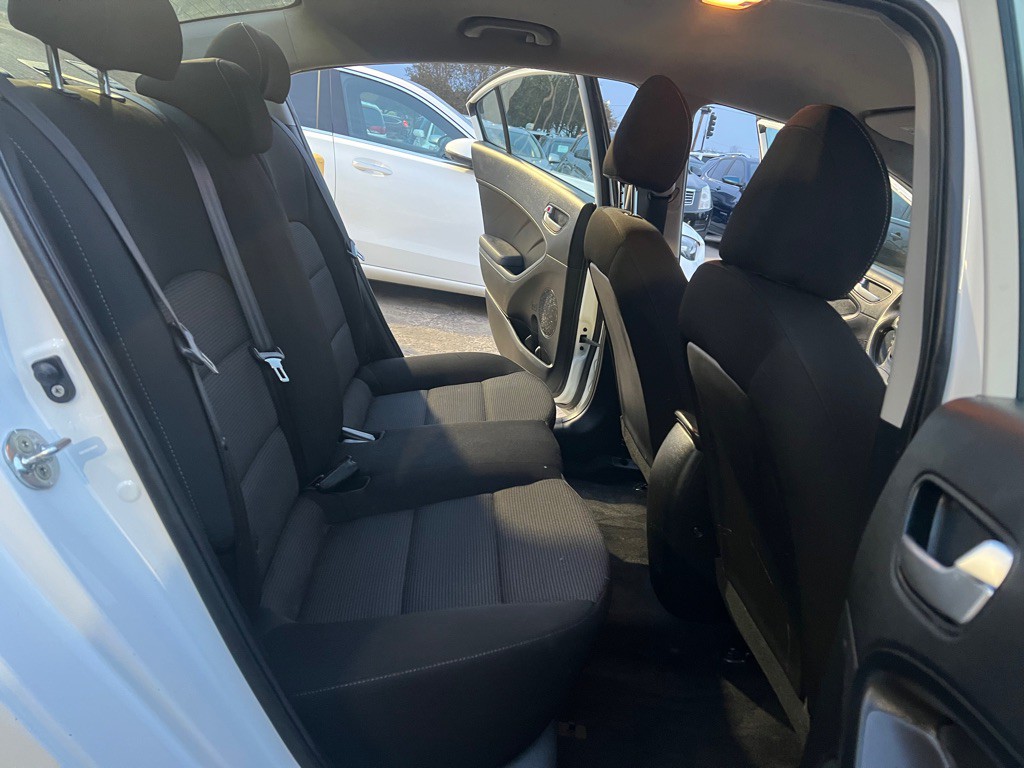 2017 Kia Forte Image 14