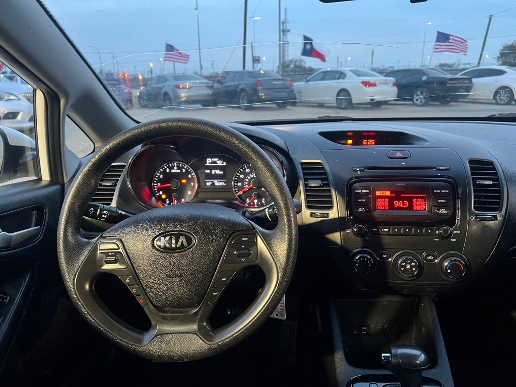 2017 Kia Forte Image 15