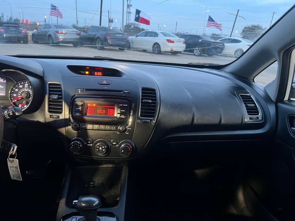 2017 Kia Forte Image 16