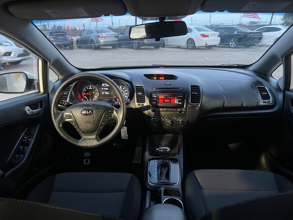 2017 Kia Forte Image 17