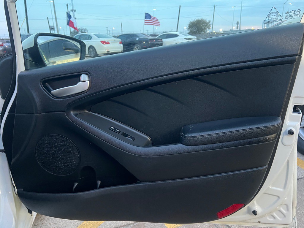 2017 Kia Forte Image 19