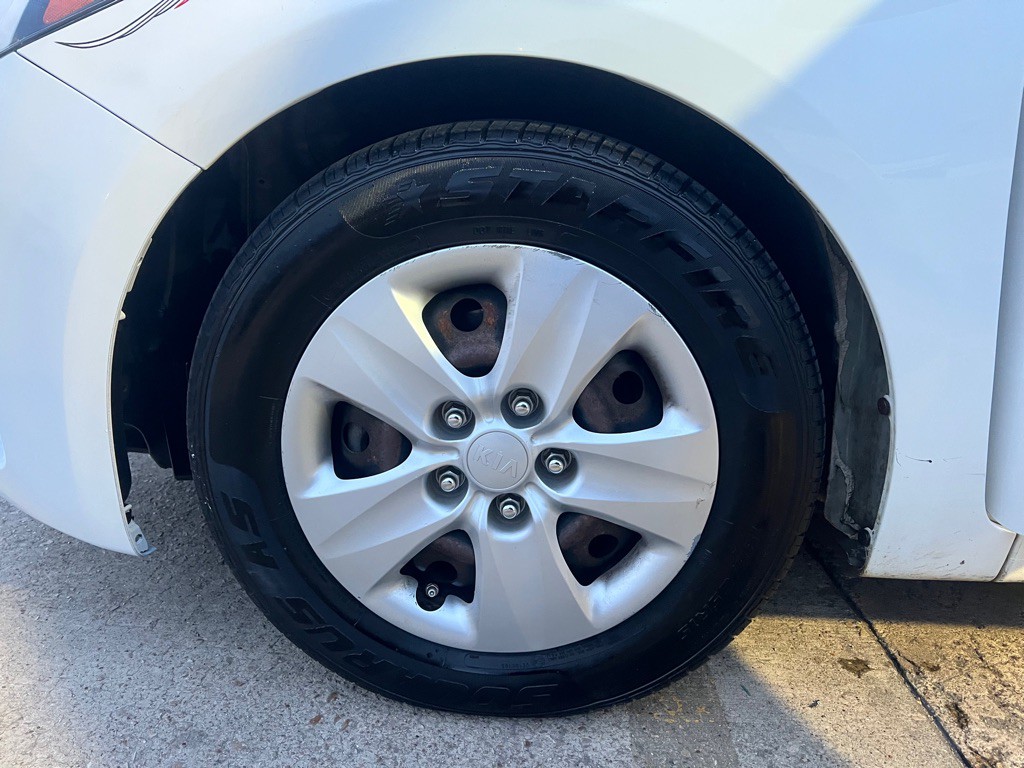 2017 Kia Forte Image 20