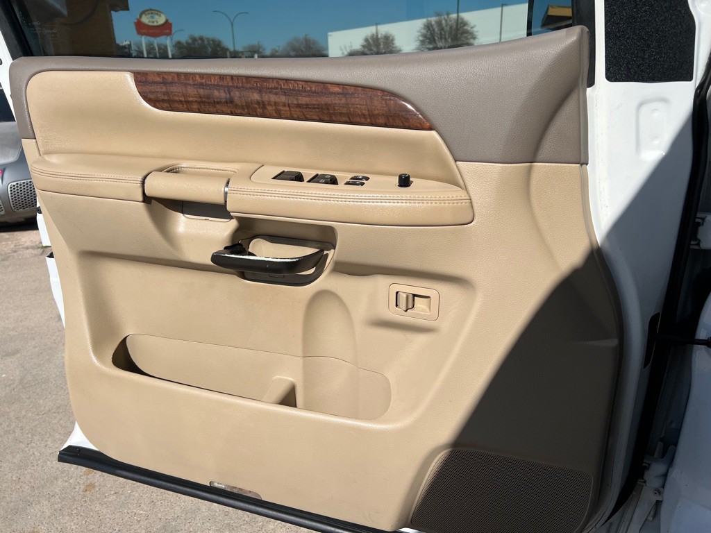 2012 Nissan Armada Image 13