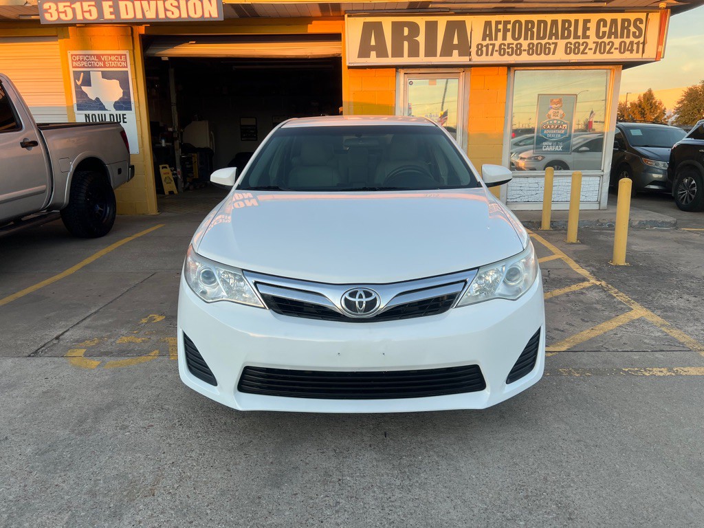 2014 Toyota Camry Image 2