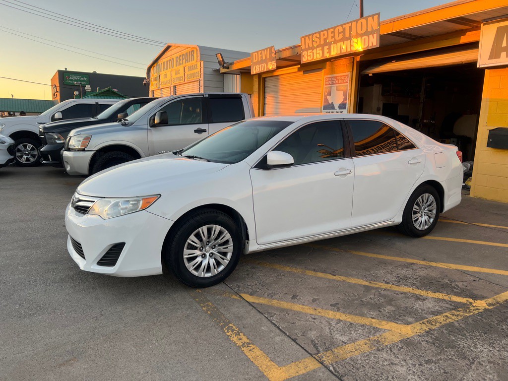 2014 Toyota Camry Image 3