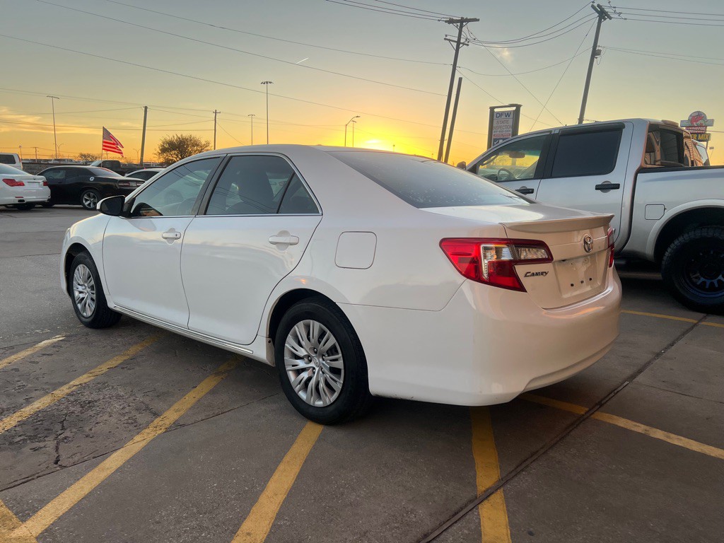 2014 Toyota Camry Image 4