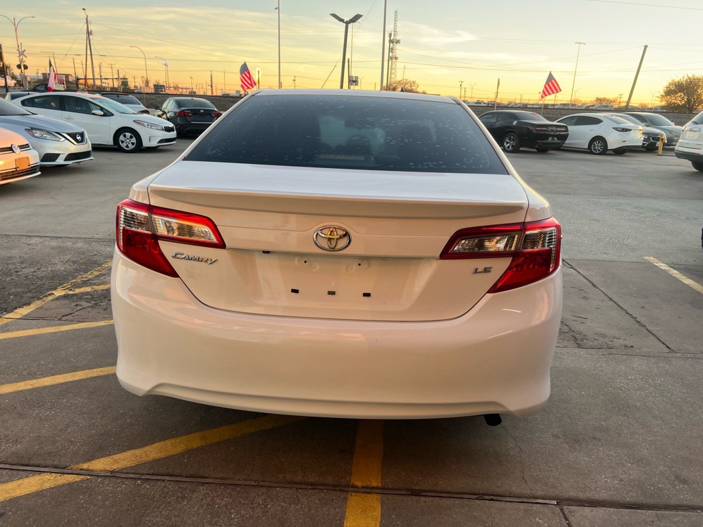 2014 Toyota Camry Image 5