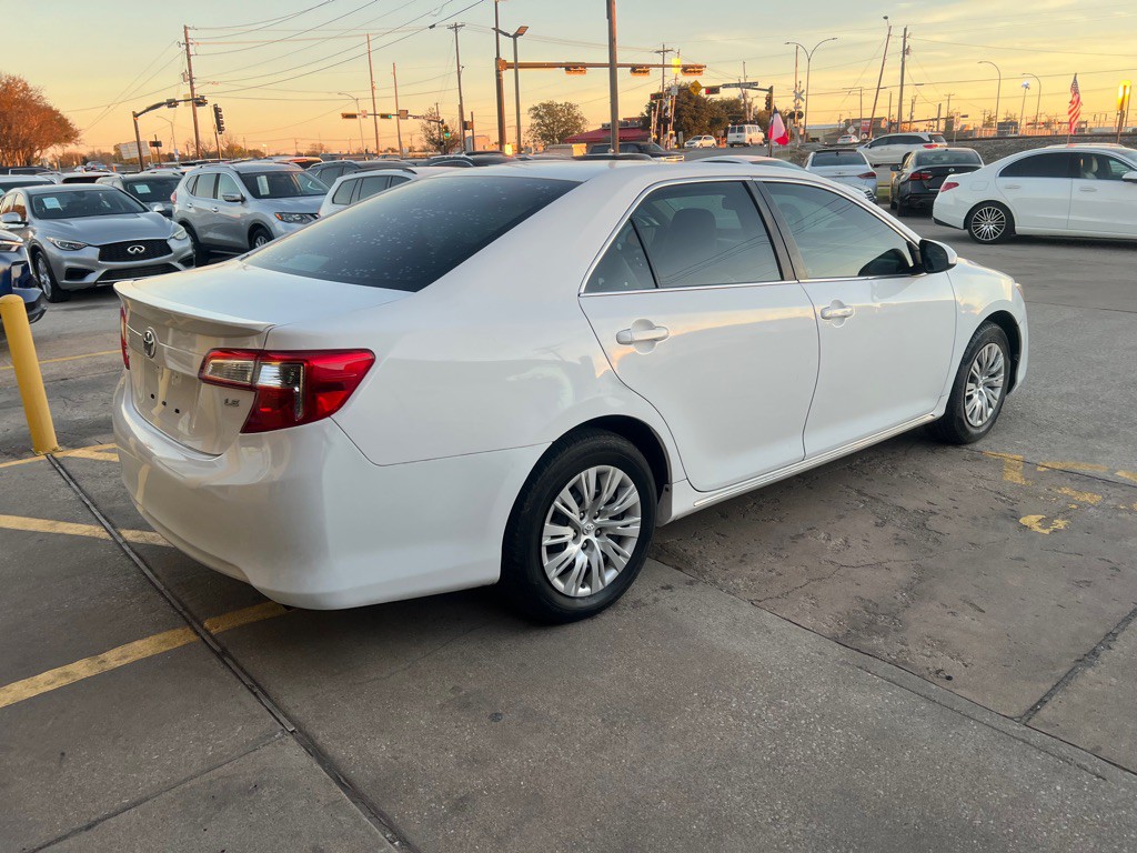 2014 Toyota Camry Image 6