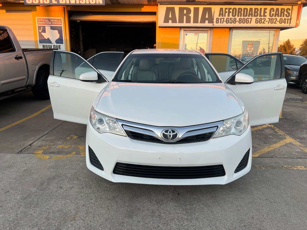 2014 Toyota Camry Image 8