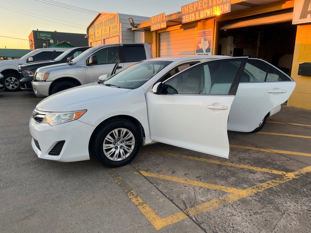 2014 Toyota Camry Image 9