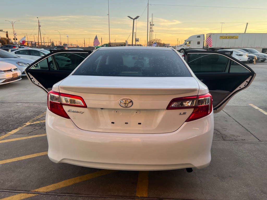 2014 Toyota Camry Image 11