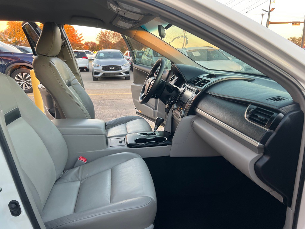 2014 Toyota Camry Image 13
