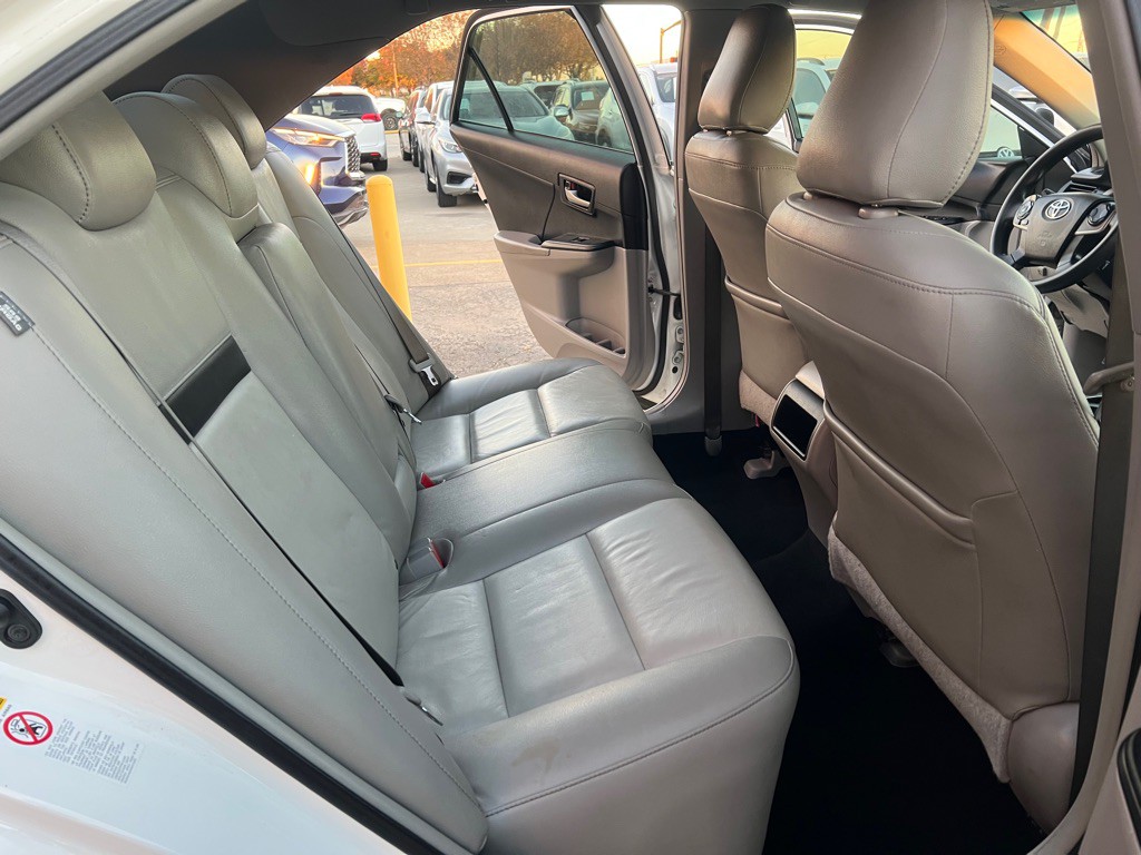 2014 Toyota Camry Image 14