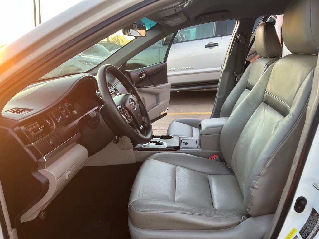 2014 Toyota Camry Image 17