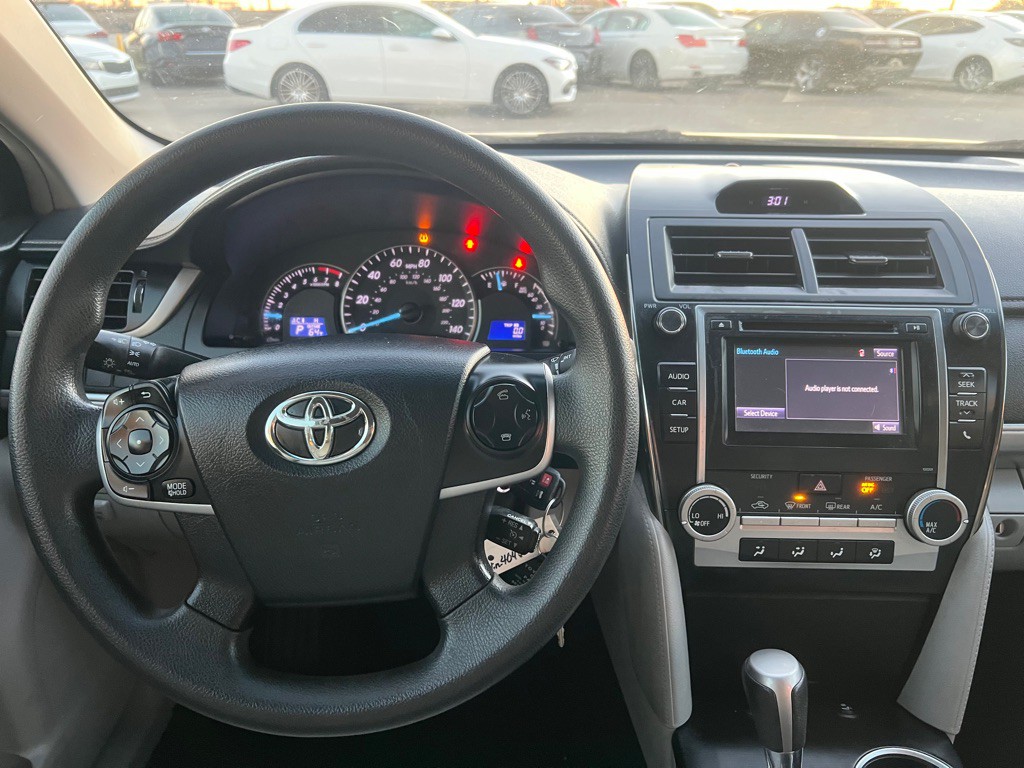 2014 Toyota Camry Image 19
