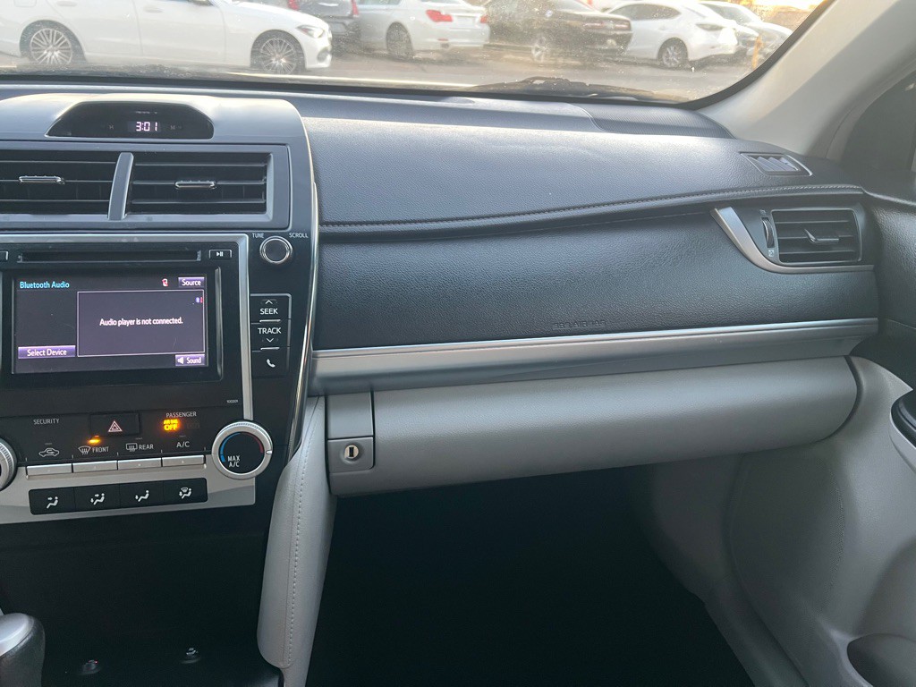 2014 Toyota Camry Image 20