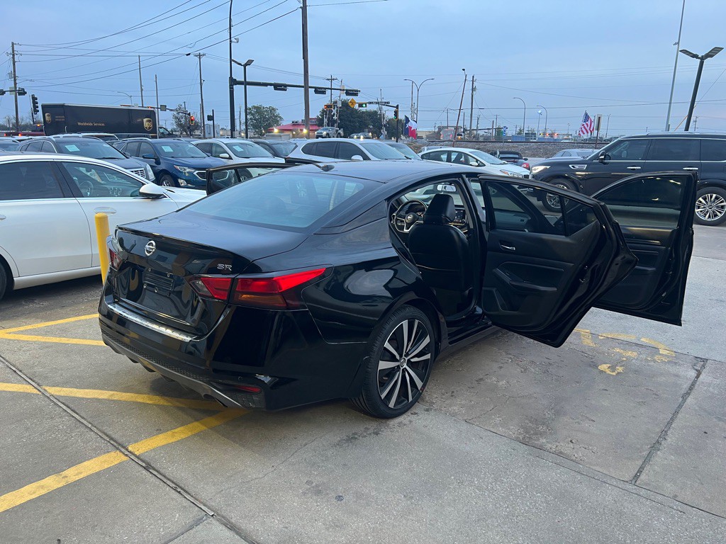 2020 Nissan Altima Image 10