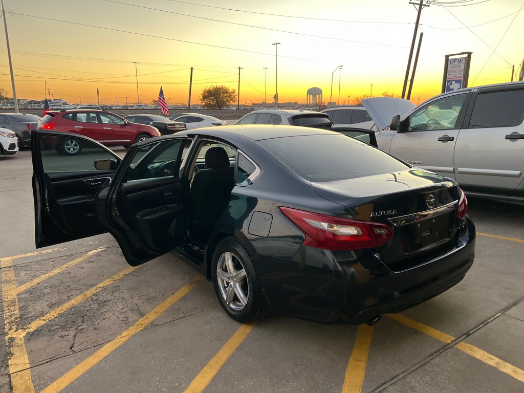 2018 Nissan Altima Image 9