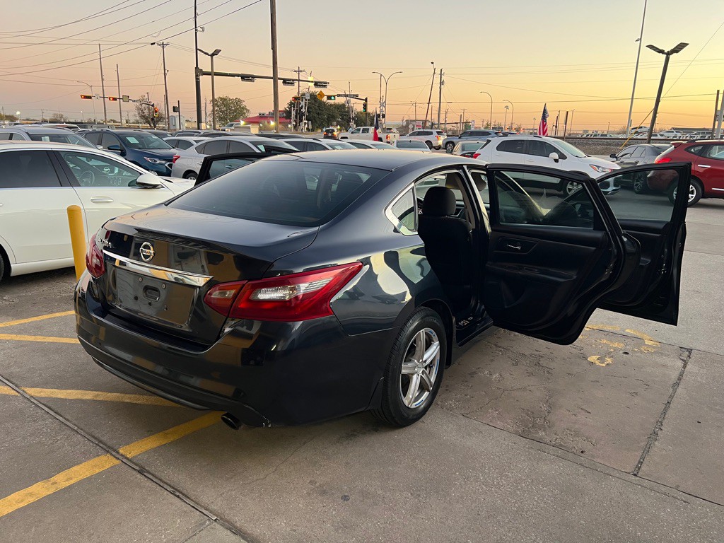 2018 Nissan Altima Image 10