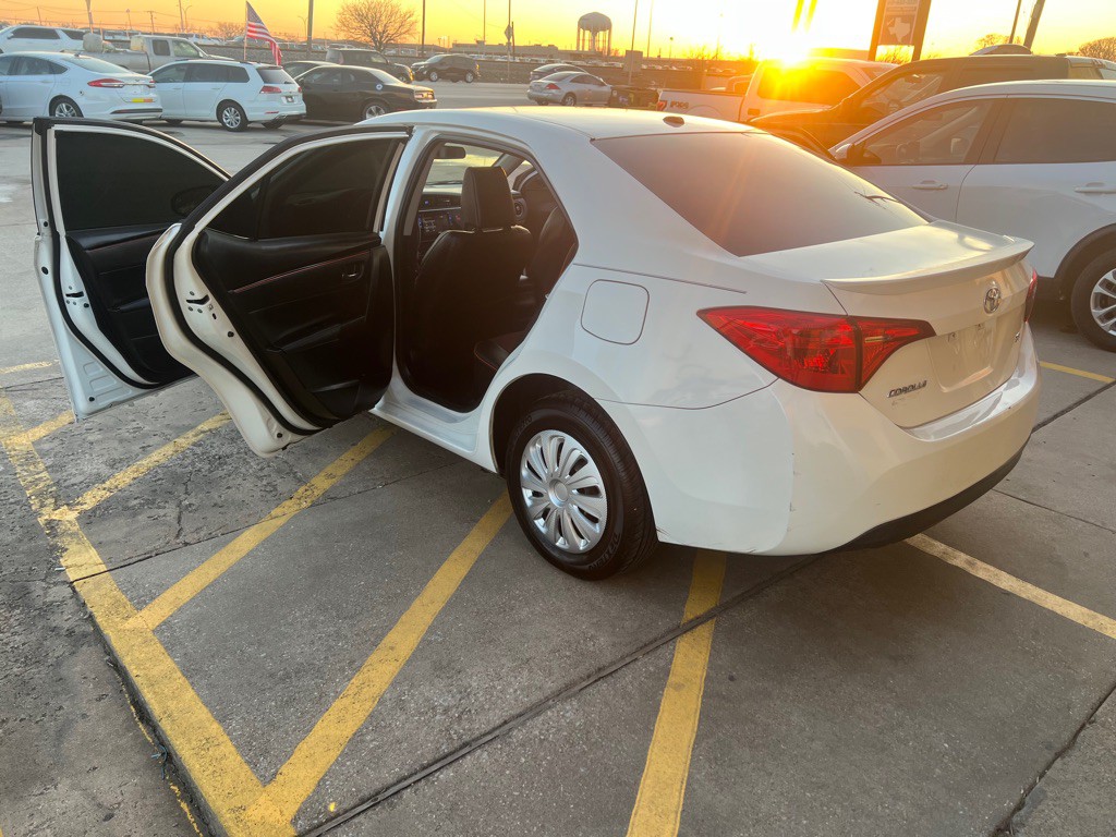 2018 Toyota Corolla Image 9