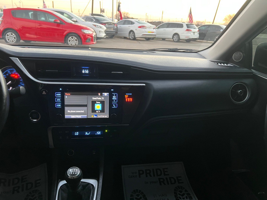 2018 Toyota Corolla Image 16