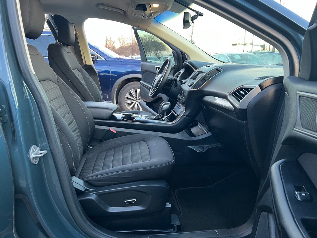 2016 Ford Edge Image 13