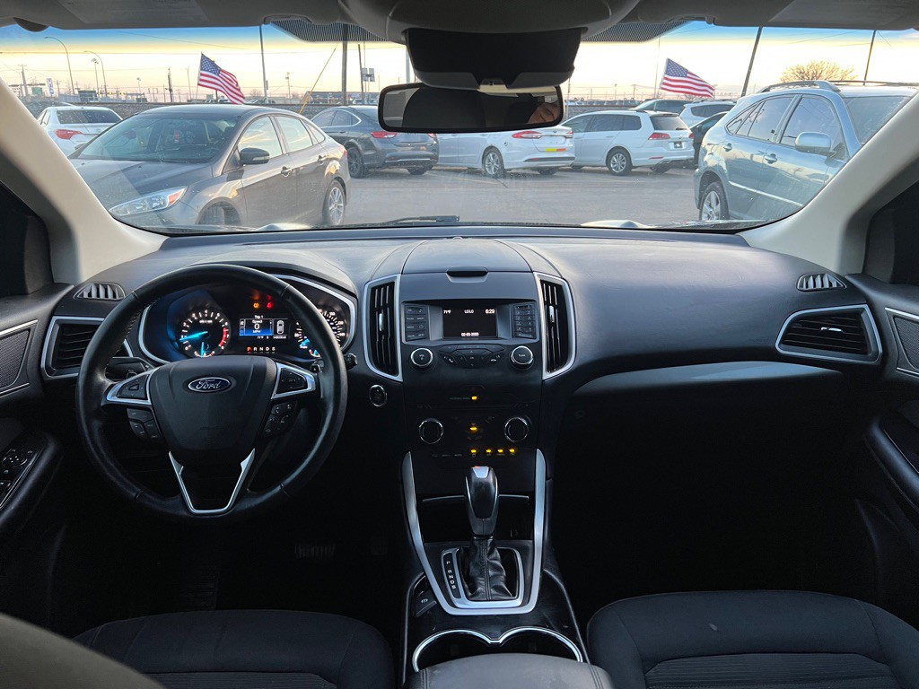 2016 Ford Edge Image 18