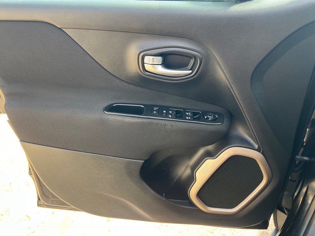 2017 Jeep Renegade Image 19