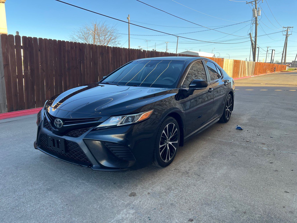 2019 Toyota Camry Image 3