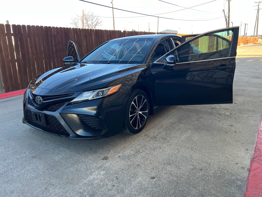 2019 Toyota Camry Image 8