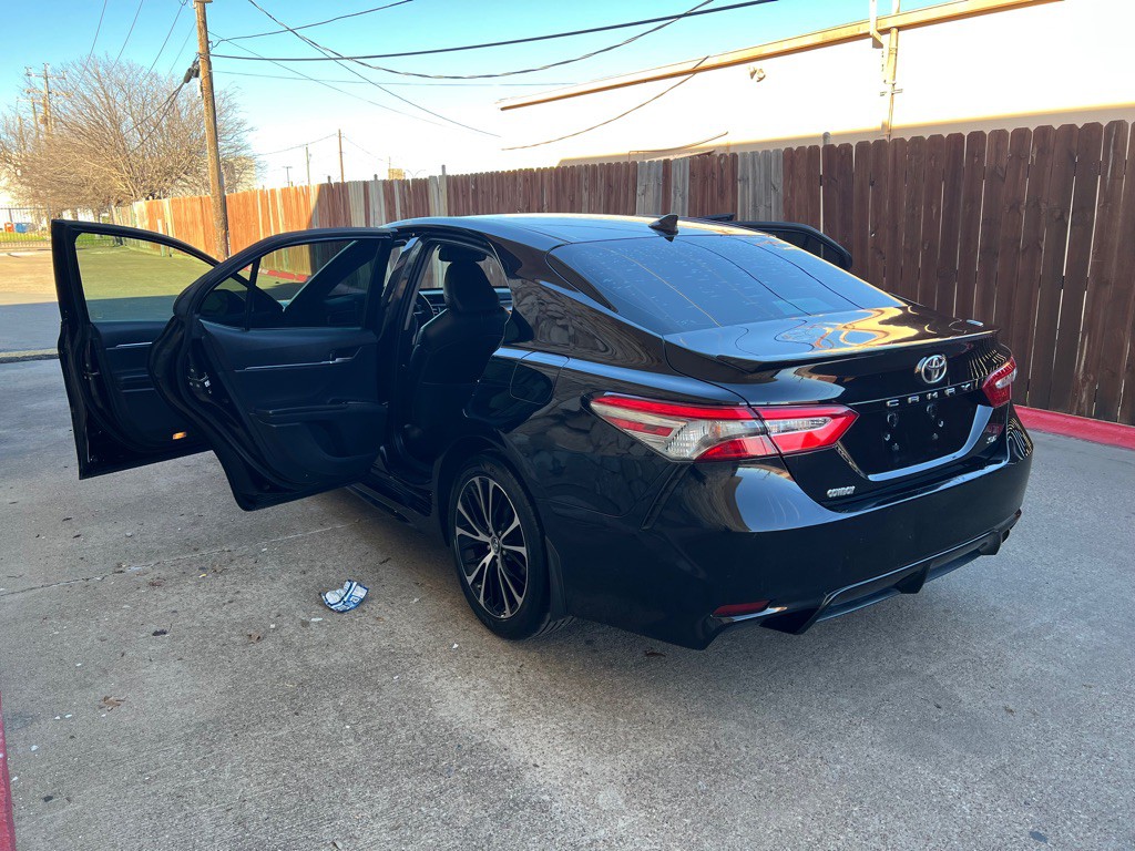 2019 Toyota Camry Image 9