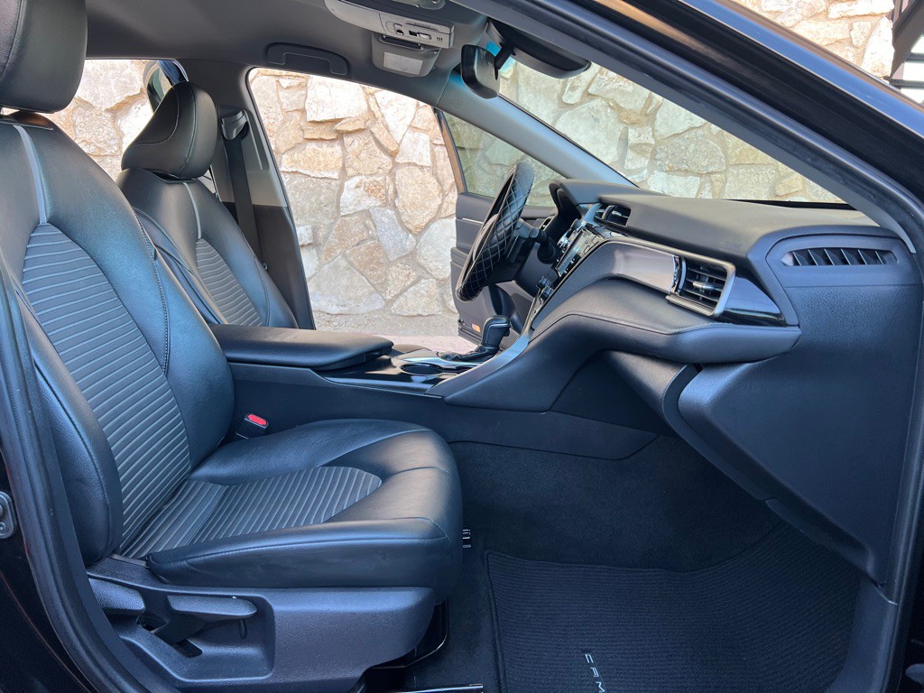 2019 Toyota Camry Image 12