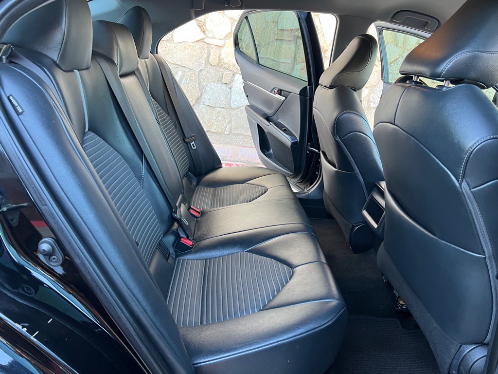 2019 Toyota Camry Image 14