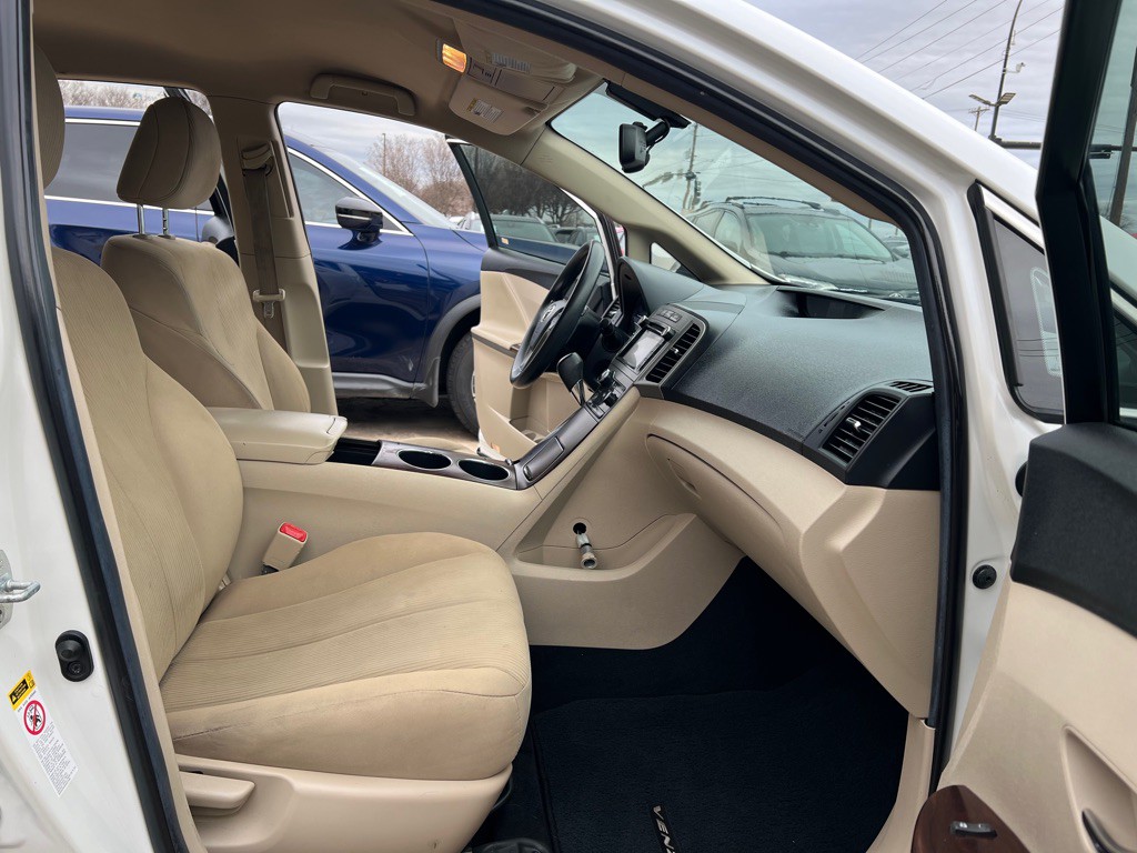 2013 Toyota Venza Image 13