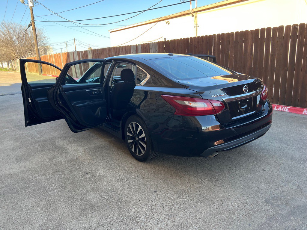 2018 Nissan Altima Image 9