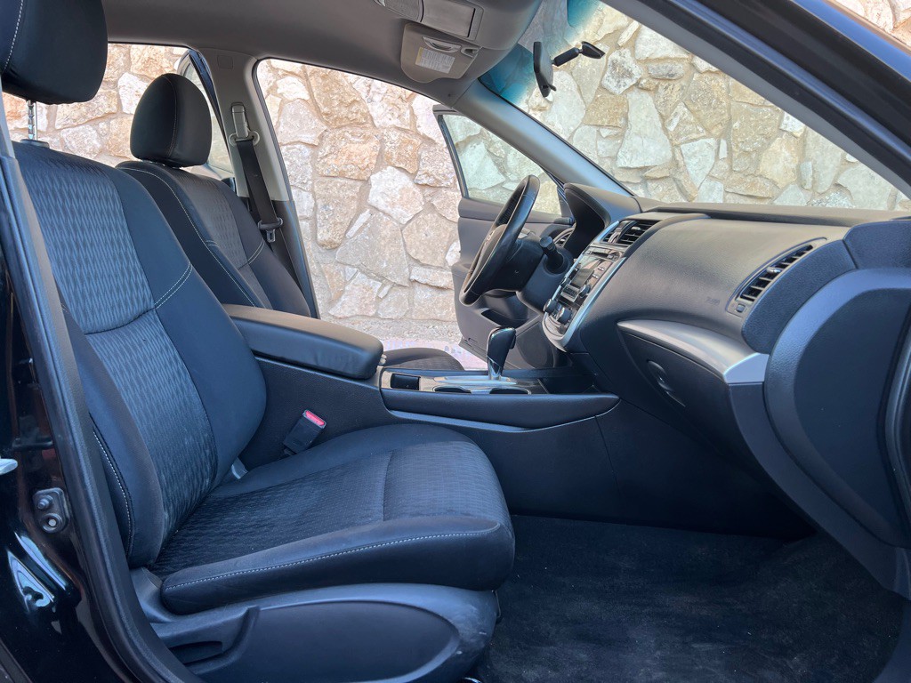 2018 Nissan Altima Image 12