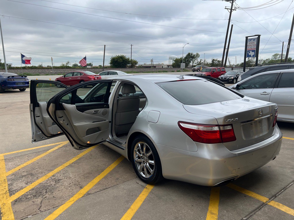 2009 Lexus LS Image 10